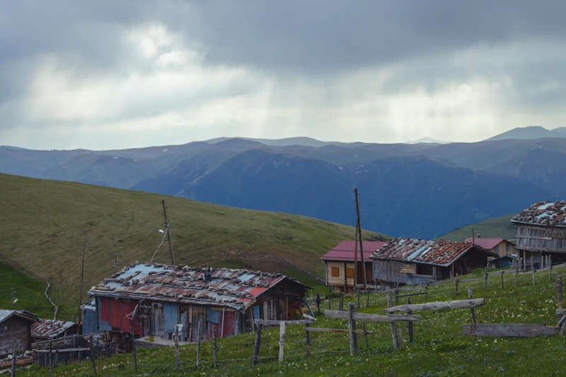 Trabzon Çömlekçi Mahallesi kentsel dönüşüm projesi kapsamında inşa edilen modern konutlar ve ticari alanlar